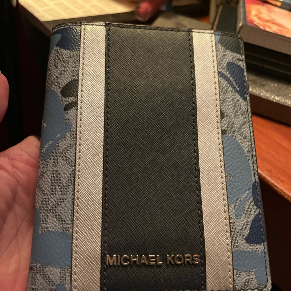 Michael Kors, passport wallet